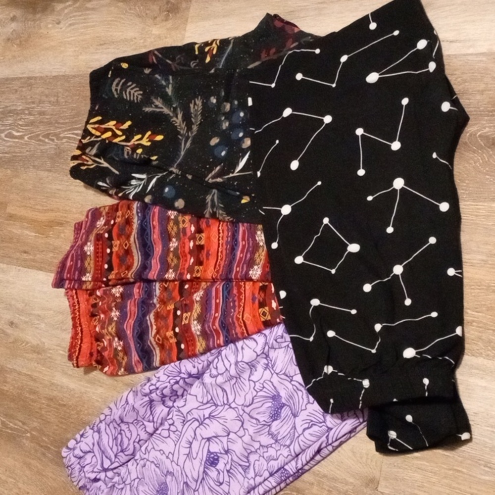 4 pair of Agnes and Dora leggings size xl